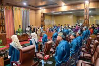 Paripurna Hari Jadi ke-513 Bengkalis Penuh Pesona: 29 Anggota DPRD Tampil Gagah dan Anggun dalam Balutan Busana Melayu