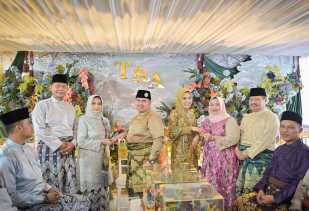 Pertunangan Sekaligus Hantaran Belanja Putra Bupati Bengkalis, M. Arsya Fadillah Dan Tiara Sumarna Berlangsung Lancar Dan Sukses