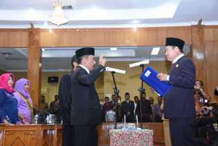 Abdul Kadir Resmi Lantik Tinner Sebagai PAW DPRD Bengkalis