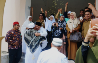 Kepulangan JH Mandau dan Pinggir Disambut Camat Riki Rihardi di Masjid Raya Arafah
