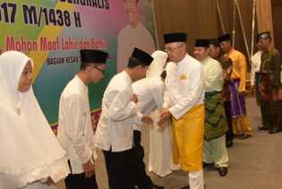 Dilepas Gubernur Riau, Pemkab Kirim 7 Kader Guru Hafiz ke Ponpes di Pulau Jawa