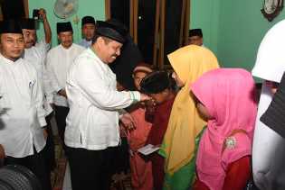 Safari Ramadhan di Teluk Pambang, Bupati Bengkalis Serahkan Sejumlah Santunan dan Bantuan