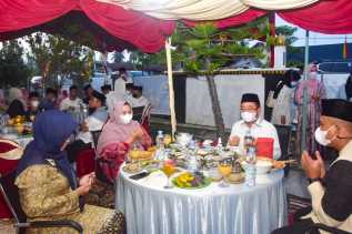 Ramadhan Ke-18, Bupati Kasmarni Buka Puasa Bersama di Desa Bukit Batu
