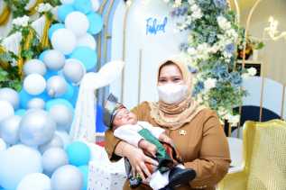 Bupati Kasmarni dan Wabup Bagus Santoso Hadiri Aqiqah Cucu Sekda