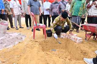 Letakkan Batu Pertama Masjid Al-Faruq, H. Hambali: Momentum Perkuat Syiar Islam dan Sinergi Umat