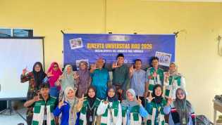 Edukasi Sampah Bernilai Ekonomi, Mahasiswa Kukerta UNRI Sulap Limbah Plastik Jadi Paving Block