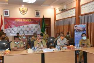 Pantau Penanganan Covid 19, Pagi Ini Plh. Bupati H Bustami HY Adakan Telekonferensi Dengan Seluruh Camat