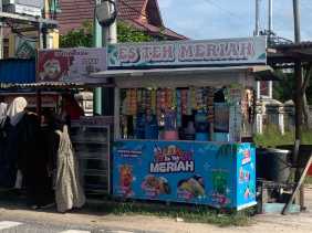 Es Teh Meriah Bengkalis: Strategi Manis Putri Jesika Menaklukkan Pasar Kuliner Lokal
