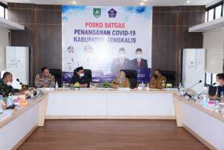 Ikuti Rakor Satgas Covid-19 se-Riau, Kasmarni minta Pelaksanaan Vaksinasi tetap Gencar dilakukan