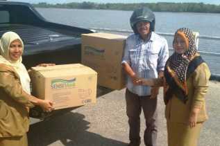 Antisipasi Dampak Harhutla di Rupat, DLH Kabupaten Bengkalis Serahkan 4.000 Masker Gratis