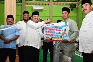 Safari Ramadhan di Kecamatan Rupat Utara Bupati Bengkalis Serahkan Bantuan