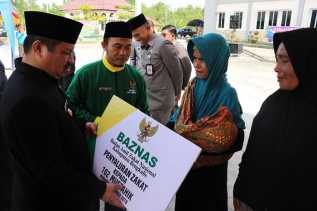 Bupati Amril Serahkan Tiga Program Strategis Baznas
