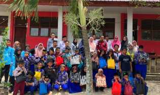 DPPPA Berikan Trauma Healing Pasca Bencana Banjir Untuk Anak-Anak Siak Kecil