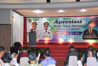 Bupati Bengkalis Berikan Apresiasi Wajib Pajak Terbaik Tahun 2018