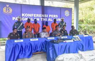 Gelar Konferensi Pers, Lanal Dumai Gagalkan Penyeludupan 150 Karung Barang Bekas di Perairan Siak Kecil
