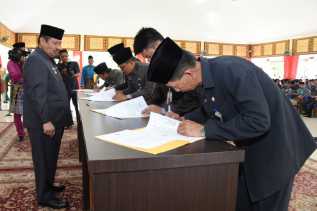 Kepala PD Harus Tindaklanjuti Penandatanganan Pakta Integritas dan Perjanjian Kinerja di Balai Kerapatan Sri Mahkota 