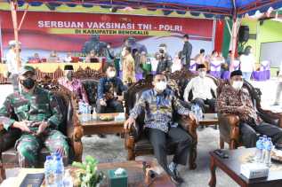 Wabup Bagus Ikuti Serbuan Vaksin Pondok Modern Bantan