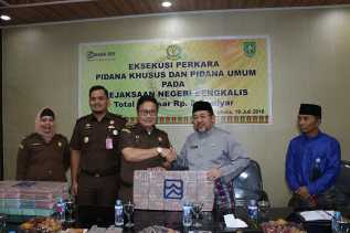 Sekda Bengkalis H Bustami HY Terima Rp1,165 Miliar