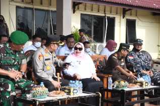 Bupati Kasmarni Hadiri Pemberian Penghargaan kepada Personel Polres Bengkalis dan Pegawai Kantor Imigrasi:  Ini Jadi Motivasi Bagi Personil lain