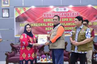 Disaksikan Komisi VIII DPR RI, Bupati Kasmarni Sampaikan Proposal Bantuan Ke BNPB