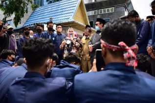 Bupati Bengkalis Temui Pendemo di Kantor Bupati 