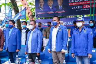 Bupati Kasmarni Buka Bulan Bakti Dua Dekade Demokrat dan Vaksin Gratis