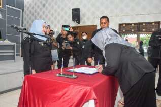 Lantik 163 Kepsek, Bupati Kasmarni Minta Mutu Pendidikan Semakin Meningkat 