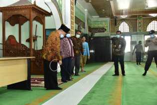 Cegah Covid-19, Plh. Bupati Bengkalis Pimpin Penyemprotan Disinfektan di Fasilitas Umum