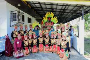 Lomba Yel-yel dan Parade, Kontingen Kabupaten Bengkalis Gunakan Kostum Adat Sakai