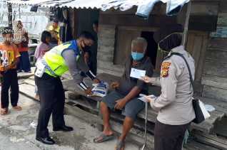Bukti Peduli, Polres Bengkalis Kembali Berikan Bansos Buat Warga Terdampak Covid-19