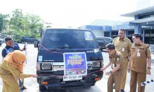 Pastikan Kelancaran Distribusi Bahan Pangan selama MTQ Ke-43 Riau, Pemkab Bengkalis Pasang Stiker Prioritas Kendaraan Pangan