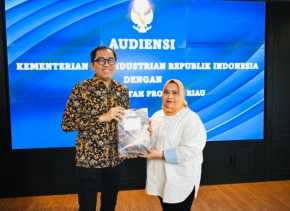 Bupati Kasmarni Sampaikan Potensi Kawasan Industri Buruk Bakul kepada Wamen Perindustrian Republik Indonesia