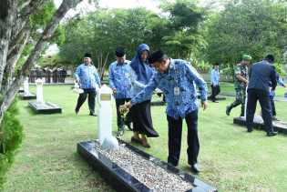 HUT Korpri ke-47, Sekda Pimpin Ziarah Makam Pahlawan