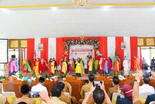 Berbusana Melayu Harian, Pengurus DWP Persembahkan Dua Lagu di Puncak Perayaan HUT ke-22 DWP