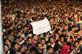 Tiba-Tiba Lapangan Pasir Bengkalis Dibanjiri Ribuan Masyarakat 