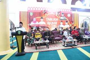 Malam Pergantian Tahun Diisi dengan Tabligh Akbar, Bupati Kasmarni: Tausyiah Akhir Tahun Budaya Baru yang Harus Ditanamkan