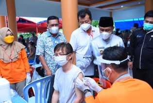 Wabup Bagus Santoso Tinjau Lokasi Vaksinasi Massal