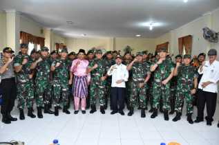 Pangdivif 1/Kostrad Mayjen TNI Agus Rohman: “Jangan Berpikiran Kapan Akan Dipulangkan”