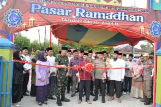 Dongkrak Perkembangan Ekonomi,  Bupati Bengkalis Resmikan Pasar Ramadhan 1445 H
