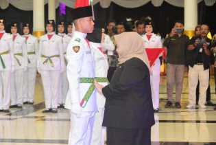 Bupati Bengkalis Kasmarni Kukuhkan 75 Anggota Paskibraka 