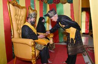 Sebagai Tanda Penghormatan, LAMR Bengkalis Gelar Tepuk Tepung Tawar Pj Bupati Bengkalis