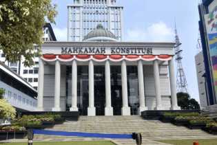 MK Memutus Kepala Daerah Hasil Pemilihan Tahun 2020, Menjabat Hingga Dilantiknya Kepala Daerah Hasil Pilkada 2024.