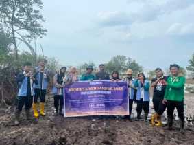 Mahasiswa Kukerta UNRI dan Alam Rindang Bentengi Pesisir Selatbaru dari Abrasi