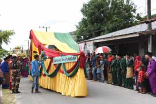 Pawai Taaruf, Mandau Usung 