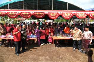 Warga Titi Akar Dukung Bupati Kasmarni Tuntaskan Infrastruktur