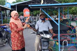 Lakukan Gebrak Masker, DWP dan PKK Bagikan 2500 Masker