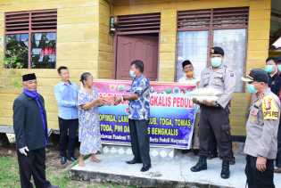 Warga Tionghoa Bengkalis Peduli Bagikan 5300 Paket Sembako