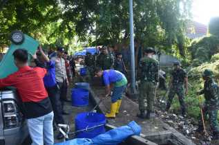 Sempena HUT Ke-74 Kodam I Bukit Barisan, Kodim 0303 Bengkalis Gelar Karya Bakti Bersih Pasar