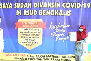 Buktikan Aman Setelah Vaksin Pertama, Ketua DWP Akna Juita Terima Vaksin Tahap Dua