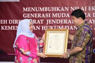 Bupati Bengkalis Terima Sertifikat Pencatatan Ciptaan Booklet Bengkalis Bermasa